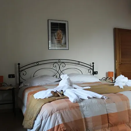 Claudia Tuscany Style