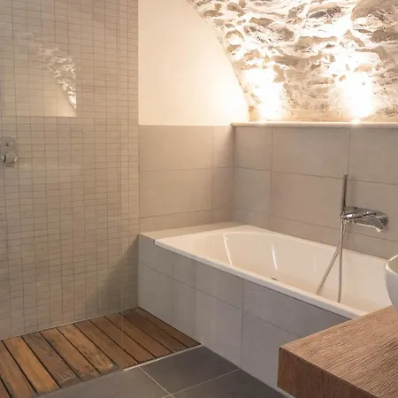 Claudia Tuscany Style